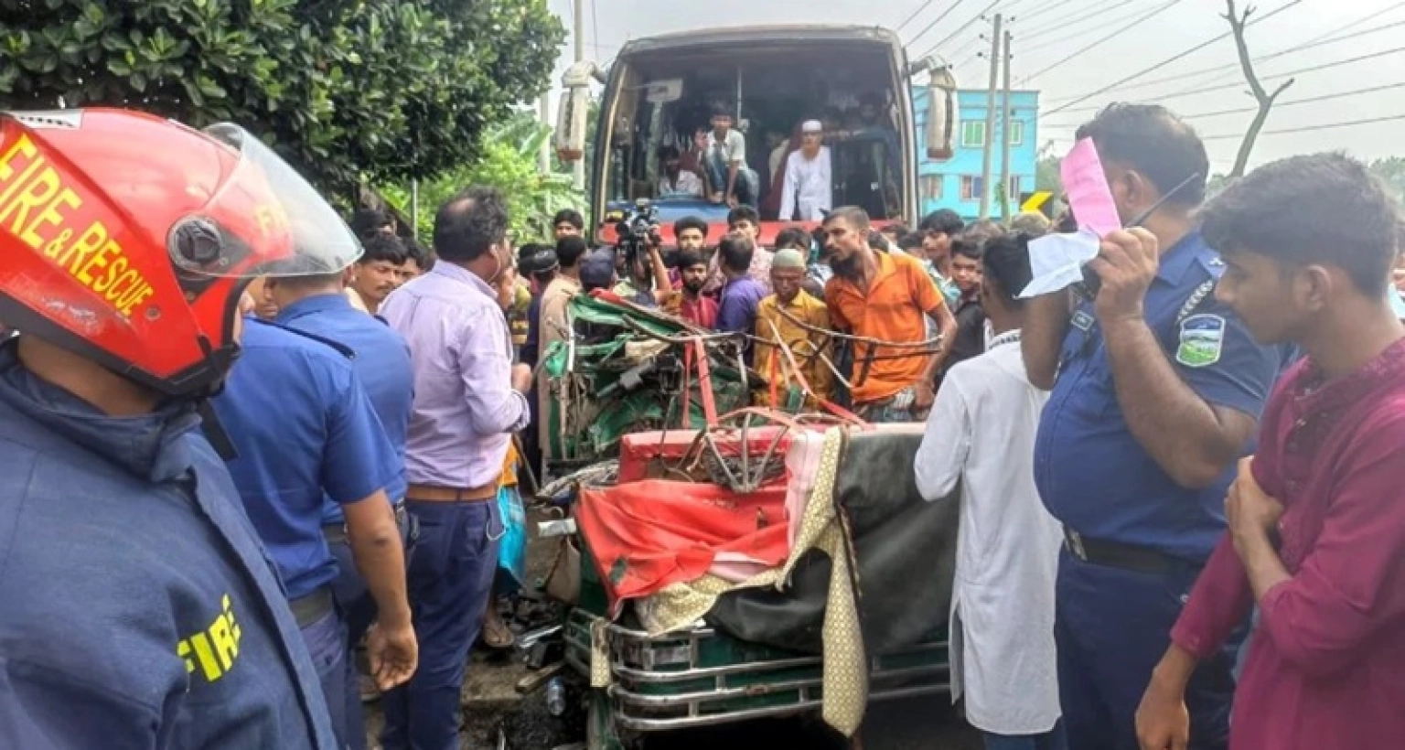 একসঙ্গে প্রাণ গেল একই পরিবারের ৪ জনের