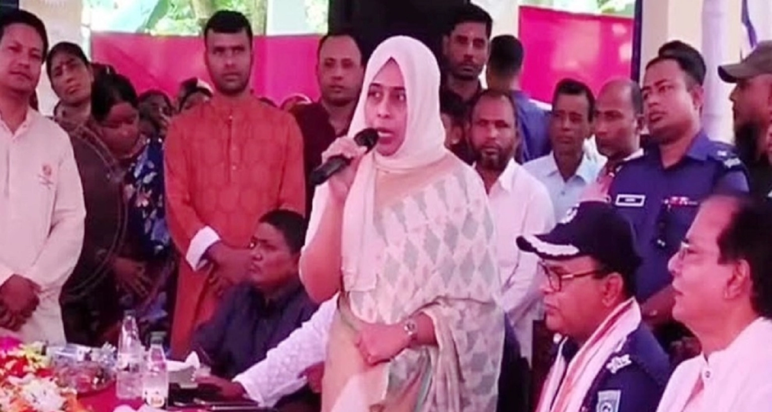 দেড় মিনিটের বক্তব্যে ২৫ বার ‘স্যার’ সম্বোধন!