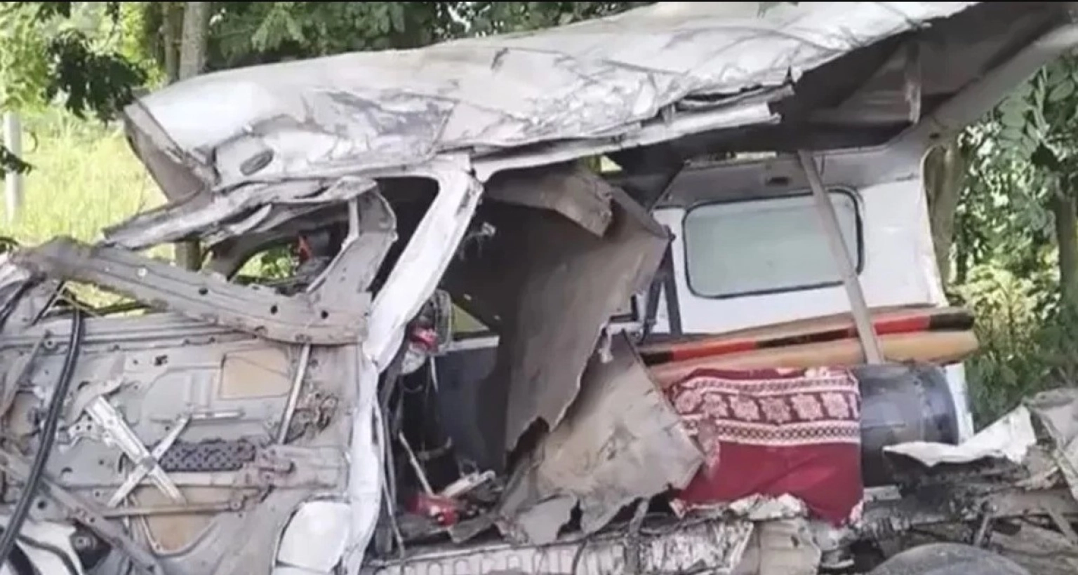 বাস-অ্যাম্বুলেন্সের মুখোমুখি সংঘর্ষ, ৩ জনের মৃত্যু
