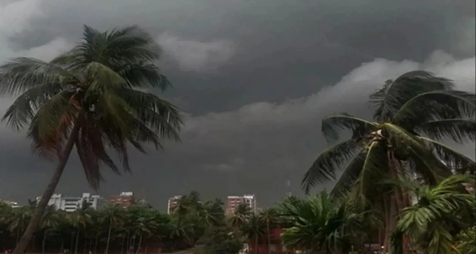 ধেয়ে-আসছে-বৃষ্টি-বলয়-মানুষকে-সতর্ক-থাকার-পরামর্শ