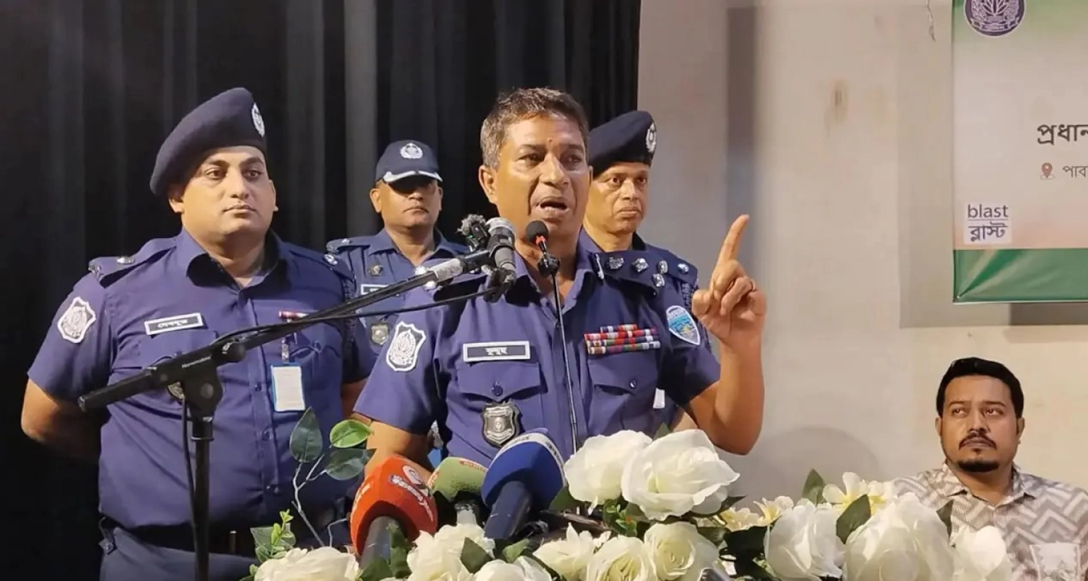 সন্ধ্যার পর স্কুল-কলেজ পড়ুয়াদের রাস্তায় পেলে গ্রেপ্তার করা হবে : ডিআইজি আব্দুল কুদ্দুছ চৌধুরী