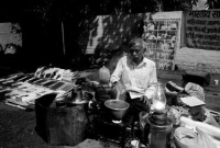 দিল্লির চা-ওয়ালা যেভাবে উপন্যাসিক হলেন