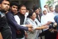 খালেদার সেই বাড়িতে বঙ্গবন্ধুর জন্য কাঙালি ভোজ ও দোয়া মাহফিল  খালেদার সেই বাড়িতে বঙ্গবন্ধুর জন্য কাঙালি ভোজ ও দোয়া মাহফিল