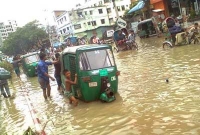 বৃষ্টি হয়ে যাওয়ার ৭২ ঘন্টা পেরিয়ে গেলেও পানির নিচে চট্টগ্রাম! 