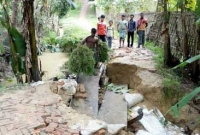 লোগাং বাজার থেকে শান্তিনগর রোডে চলাচল প্রায় বন্ধ 