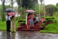 ছাত্রলীগের তাণ্ডবে লজ্জায় বৃষ্টিতে ভিজছেন জাফর ইকবাল!