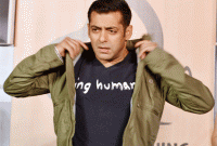 সাড়ে পাঁচশ টাকার টি-শার্ট, ১৫ বছরের পুরনো জিন্স পরি: সালমান