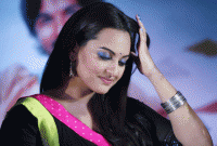 গরুর মাংস নিষিদ্ধের মন্তব্য করে সমালোচনায় সোনাক্ষি