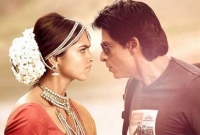 শাহরুখ-দীপিকার ছায়া-যুদ্ধ, তোলপাড় বলিউড!