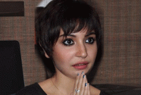 যে কারণে ভক্তদের কাছে ক্ষমা চাইলেন অানুশকা