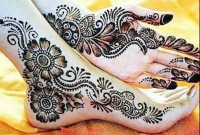 নারীরা পায়ে মেহেদী দিতে পারবে কি? মহানবী (সা.)-এর ব্যাখ্যা