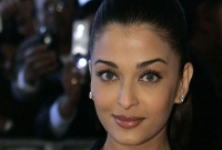  অভাবী মানুষের পাশে ঐশ্বর্য রাই