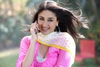 হঠাৎ নতুন যে টাগের্ট নিলেন কারিনা