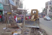 ঢাকা-টাঙ্গাইল মহাসড়কের অবৈধ স্থাপনা উচ্ছেদ অভিযান