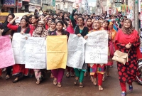 মেডিক্যাল ভর্তি পরীক্ষা বাতিল চেয়ে বিক্ষোভ