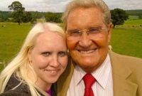 ৮৪ বছরের জিমির প্রেমে ২৫ বছরের তরুণী