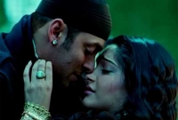 সালমানের ‘রোমান্স’ উপভোগ করেন সোনম