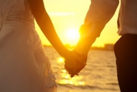 বৌয়ের পাশে বসতে লজ্জা কিসের?