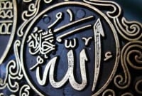 নিম্নমানের একজন বেহেশতির জন্য আশি হাজার খাদেম ও বাহাত্তরজন স্ত্রী থাকবে’