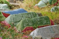 পরনিন্দা এবং প্রস্রাব থেকে অসতর্কতার দরুণ কবরে আযাব হয়ে থাকে