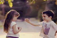 যে কারণে ভাইকে কাধে নিয়ে দীর্ঘপথ পাড়ি দিল অনাথ বালিকা