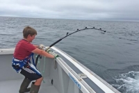 ১০ বছর বয়সেই ২২০ কেজি ওজনের মাছ ধরার রেকর্ড!