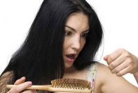 ৭টি বাজে অভ্যাসের কারণে চুল পড়ে