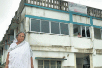 বাড়ি বাড়ি থালাবাসন মেজে সুভাসিনীর হাসপাতাল