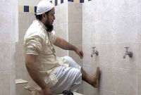 হাঁটুর উপর কাপড় উঠে গেলে ওযু ভাঙ্গবে কি?