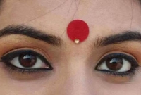 ইসলাম কি বলছে, মহিলারা কি কপালে টিপ পরতে পারবে?