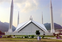 জেনে নিন ৪৭ একর আয়তনের বিশ্বের সবচেয়ে বড় মসজিদ সম্পর্কে