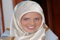 ইসলাম ধর্ম গ্রহণ করলেন কানাডীয় লারা