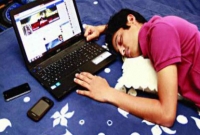 ঘুমানোর সময় মোবাইল কাছে রাখলে যে ক্ষতি হয়