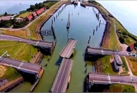 ইচ্ছে করলেই ঘোরানো যায় যে ব্রিজ!