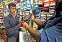 পেশায় এমবিবিএস ডাক্তার কিন্তু জুতা বেচে পেট চলে কেলার