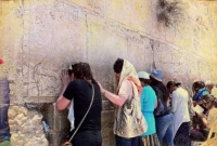 যে দেয়াল ধরে রোজ কয়েকশ’ মানুষ কাঁদে