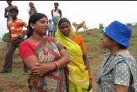 দশজন পুরুষ, একজন জয়া!