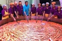 বিশ্বের সবচেয়ে বড় দানবীয় একটি জিলাপি!