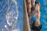 জলের ওপর অনায়াসে হেঁটে বেড়ান মহিলা