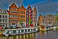 নির্মল হাওয়ায় নিরিবিলি পানিতে বসবাস