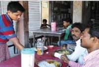 হোটেল সামলেও স্কুলে প্রথম