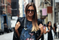 এই সেই মেয়ে, যার এক পোস্টে আয় ১০ লাখ! 