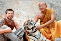 বাঘমন্দিরে বাঘের সেবা করে ভিক্ষুকরা