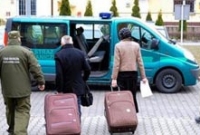 স্যুটকেসে বউ!