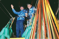 বেলুনে চড়ে নয়া বিশ্ব রেকর্ড! 