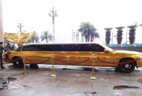 মহামূল্যবান দৈত্যকায় সোনার গাড়ি