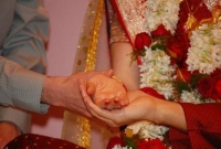 বর অসুস্থ তাই অতিথিকে বিয়ে করলেন কনে