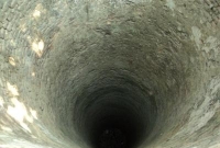 যে কারণে ভয়ঙ্কর কূপে নামিয়ে দেয়া হচ্ছে শিশুদের!