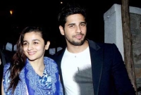 আলিয়াকে এখনই বিয়ে করছেন না সিদ্ধার্থ!