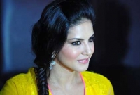 সমালোচকদের জবাব দিলেন সানি লিওন